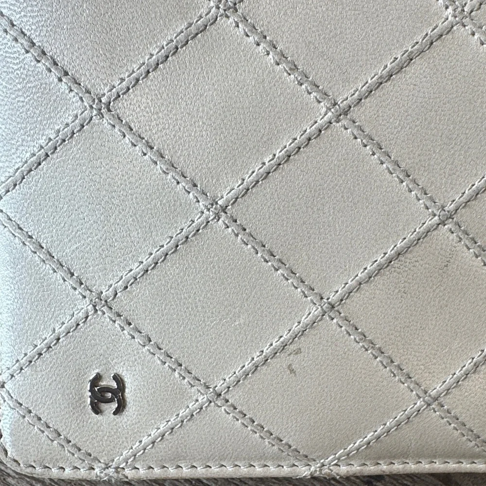 CHANEL Quilted Card Case Wallet in Beige Leather with Silver CC